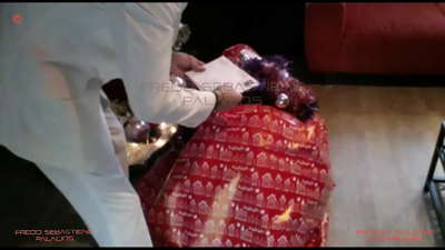 Mamãe, eu recebi minha prenda de Natal, a cabra loira cabeluda da mamãe com um grande rabo louco por pênis